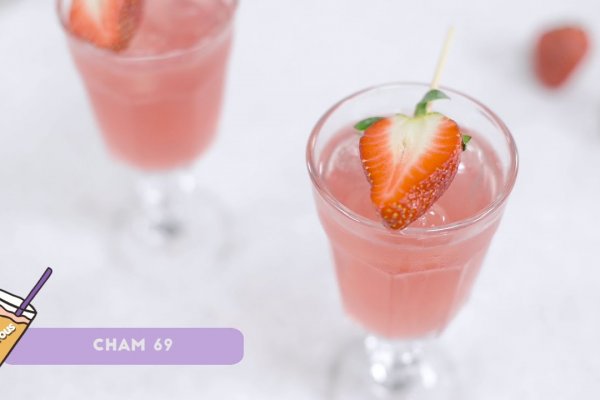 Cocktail cu lichior de mure si sampanie “Cham 69”