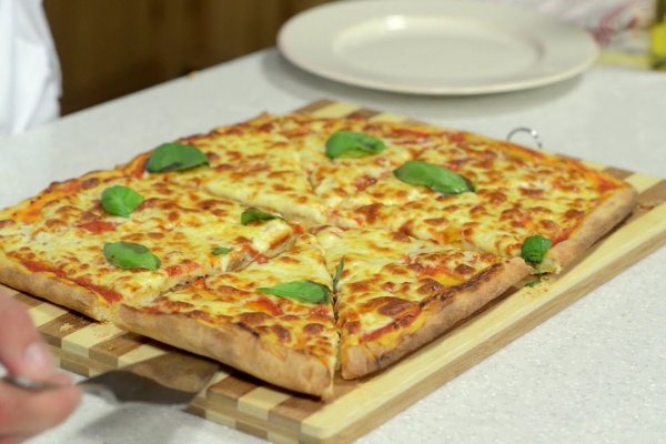 Reteta aluat de pizza si Pizza Margherita