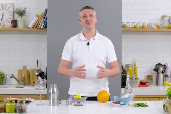Cocktail cu gin si zmeura