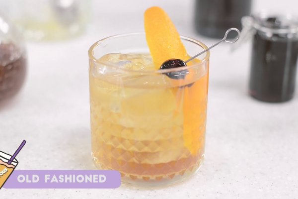 Cocktail cu whiskey Old Fashioned