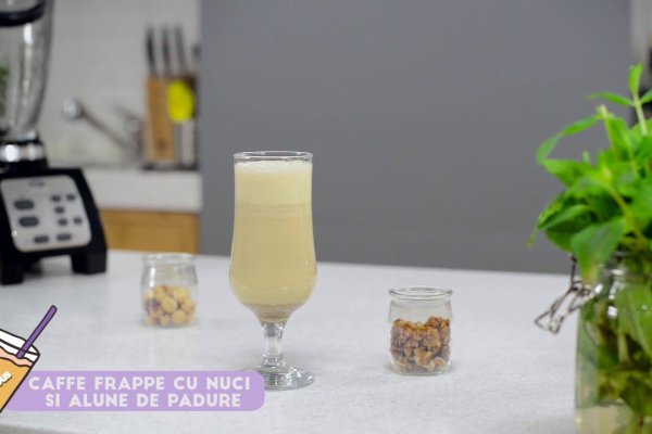 Caffe Frappe cu nuci si alune de padure