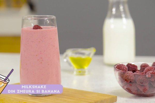 Milkshake cu zmeura si banana