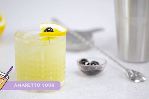 Amaretto sour (cocktail cu lichior de migdale) - Reteta video