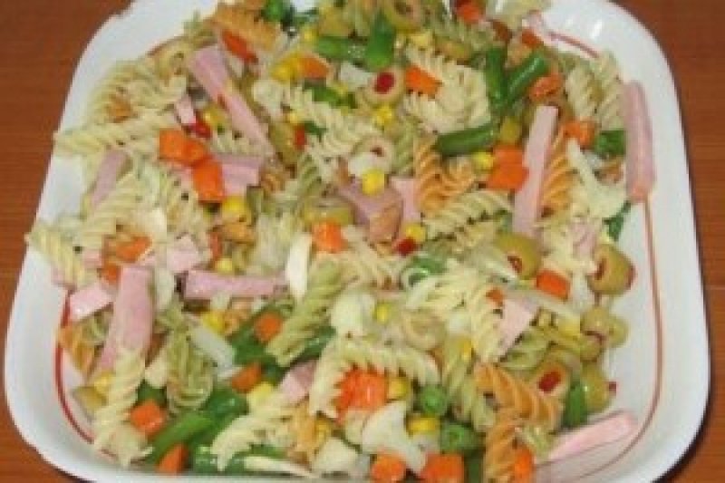 Salata de paste cu legume