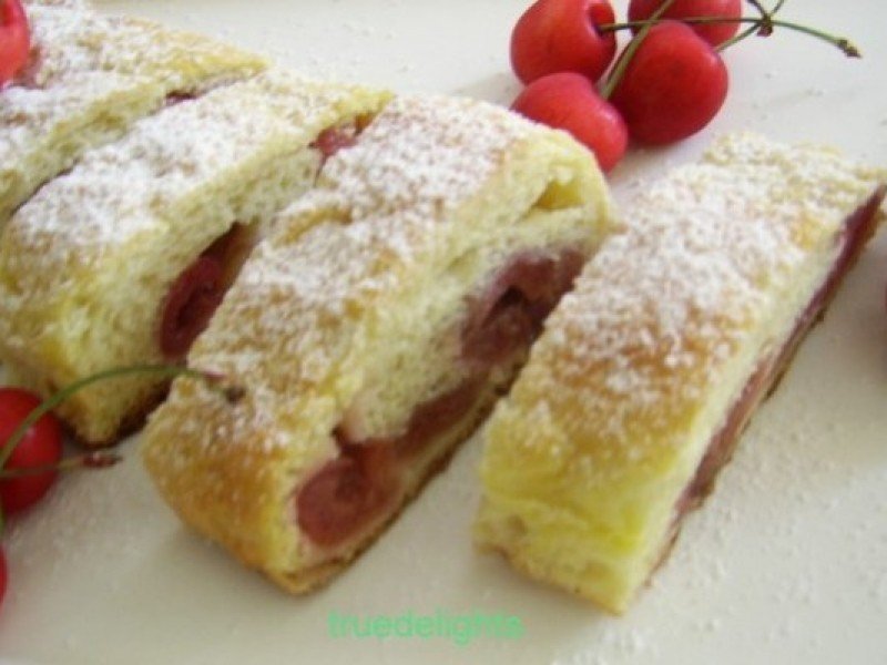 Strudel cu cirese