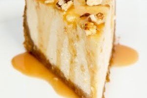 Cheesecake cu caramel si nuci