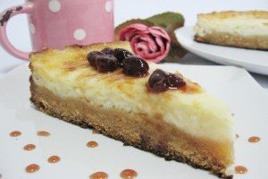 Cheesecake cu crema de lapte si dulceata de cirese