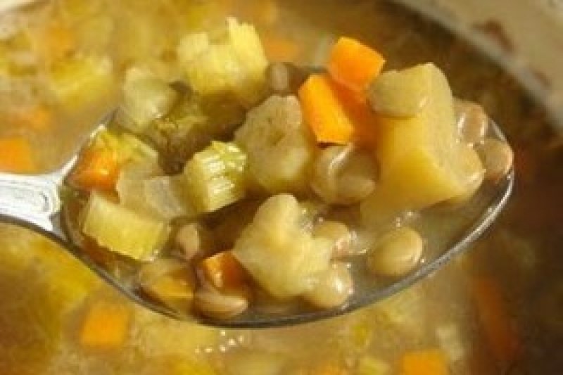Supa cu linte, legume si curry