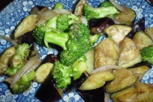 Stir fry cu vinete si broccoli