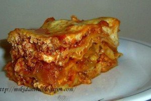 Lasagna cu sos ragu si ciuperci