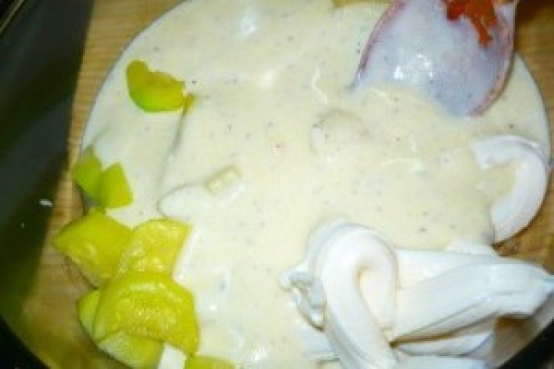 Salata cu pepene galben, dovlecei si branza topita