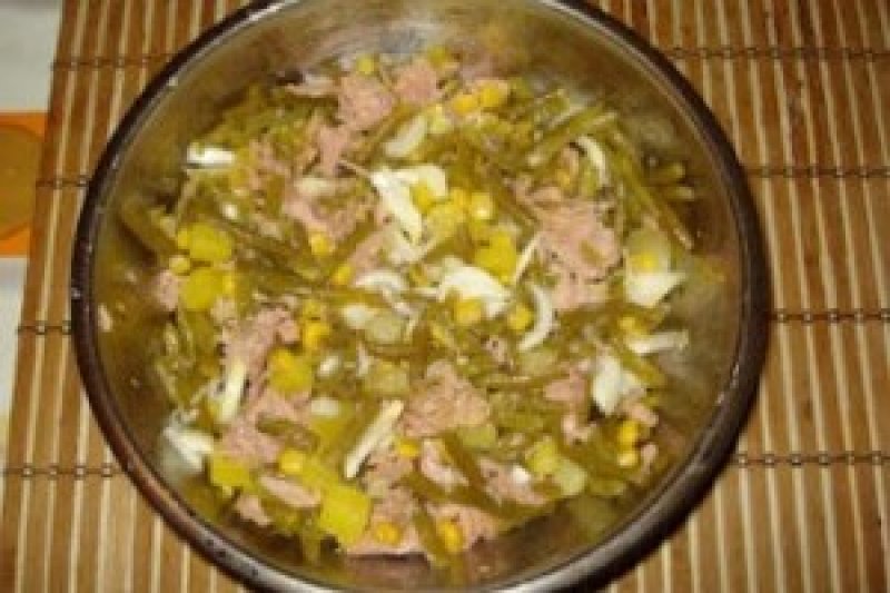 Salata de ton cu fasole si porumb