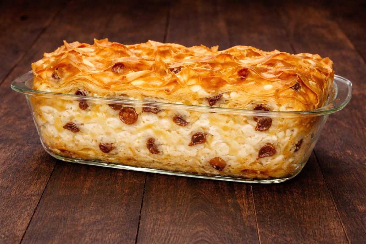 Placinta creata cu branza si stafide