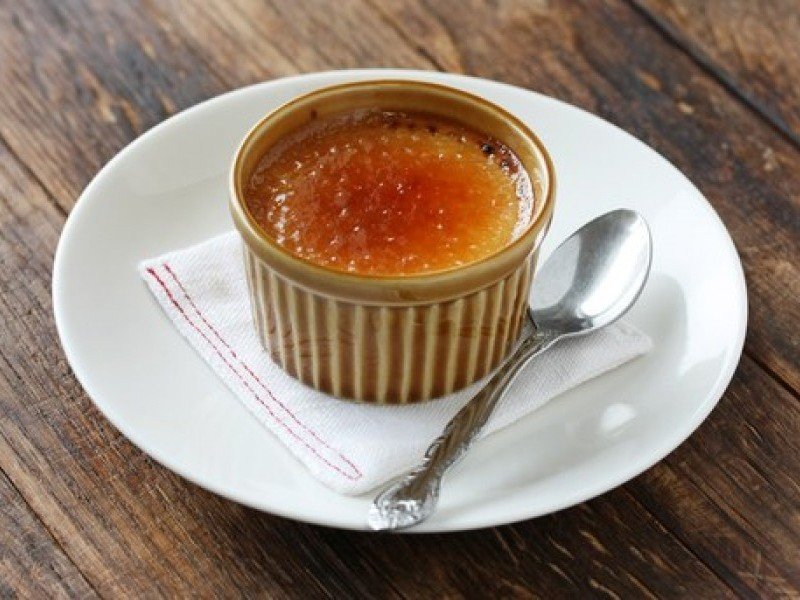 Crema catalana cu sirop de salcam