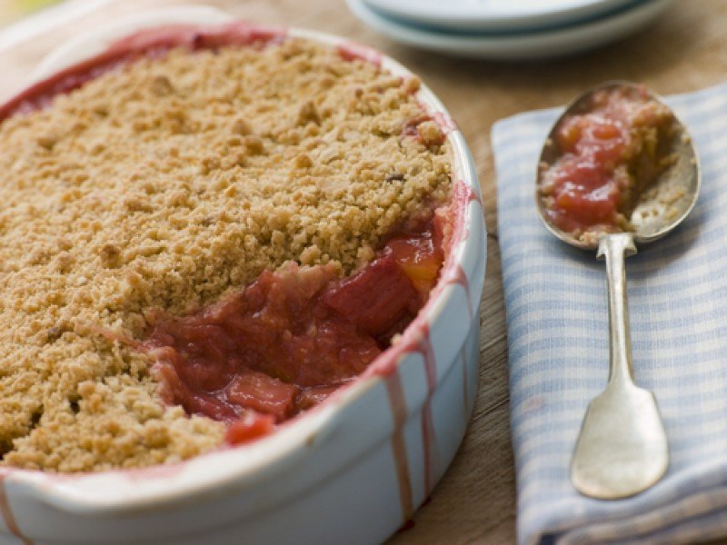 Placinta crocanta (crumble) cu rubarba