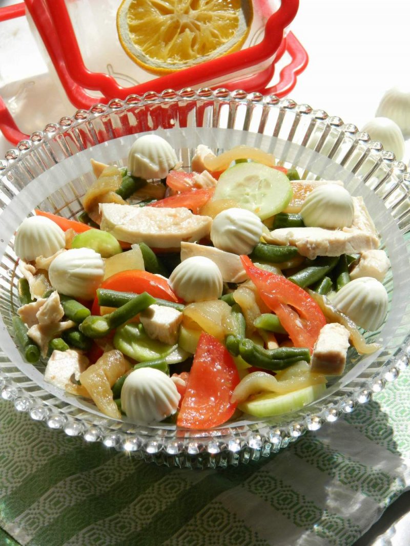 Salata cu piept de pui si legume