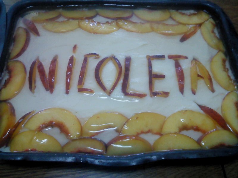 Tarta cu nectarine personalizata