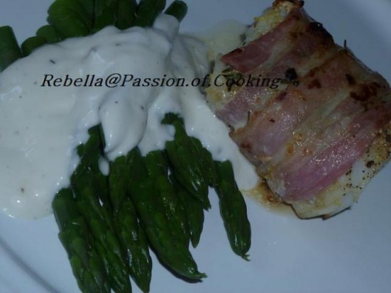 Fillet de peste cu bacon afumat, lemon mayonnaise si sparanghel