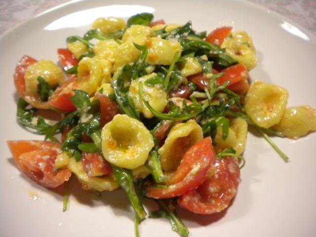 Orecchiette cu rucola, cherry si branza