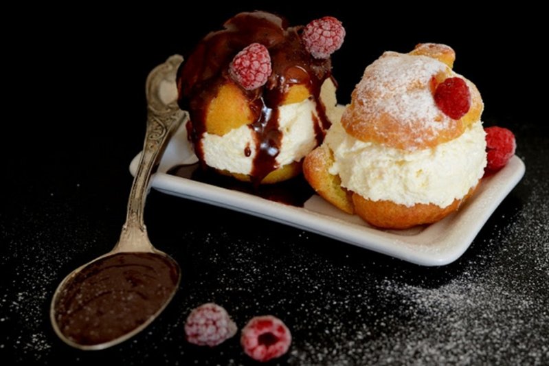 Profiteroles cu frisca