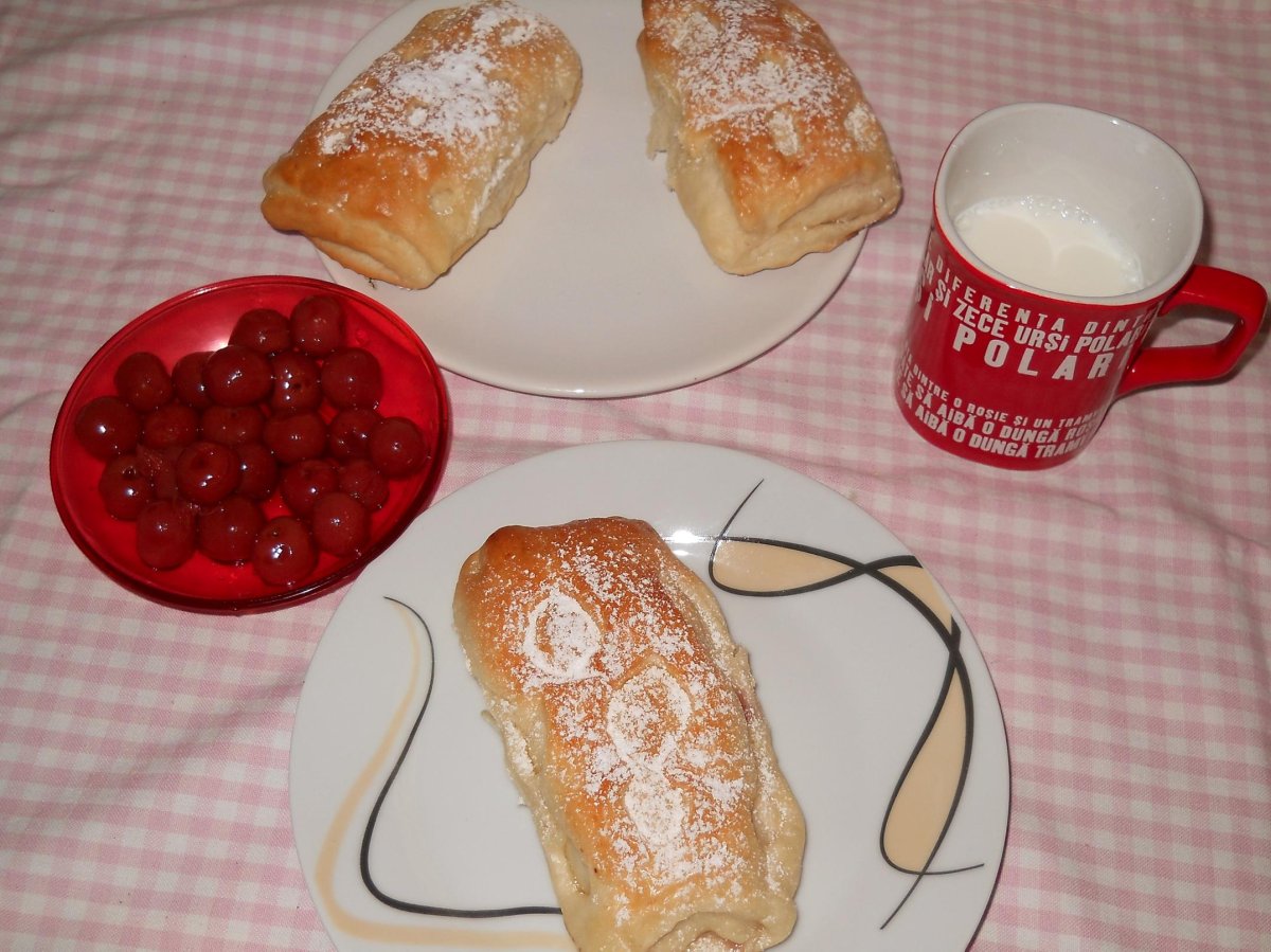 Strudel cu visine de casa