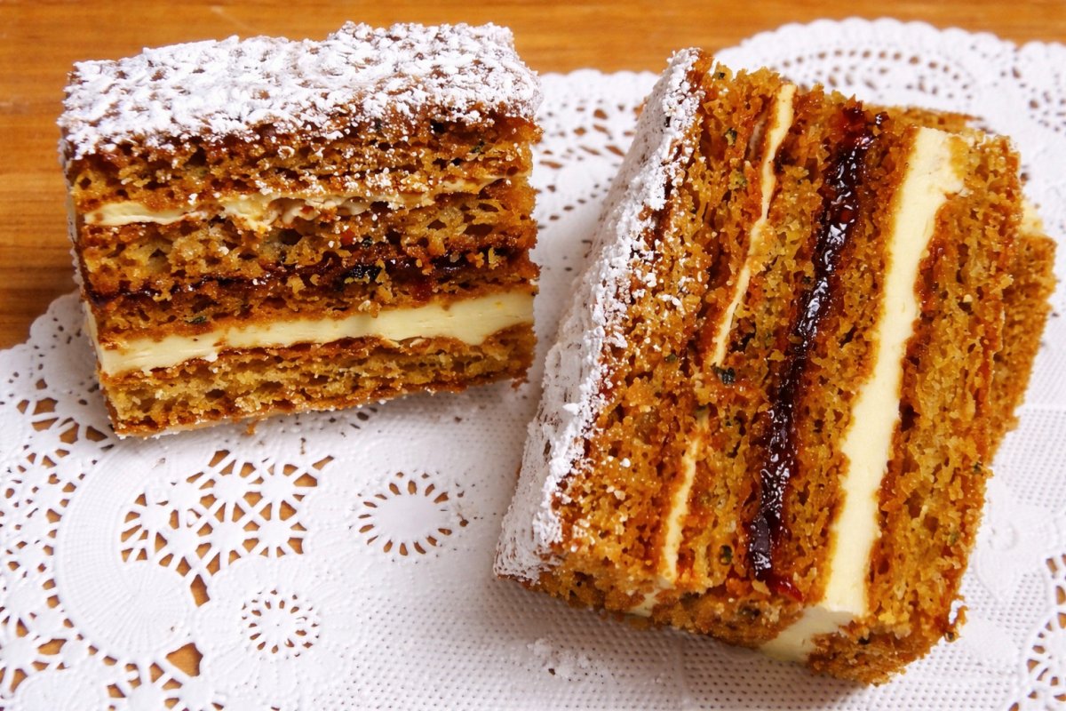 Prajitura cu foi de nuca si crema de unt