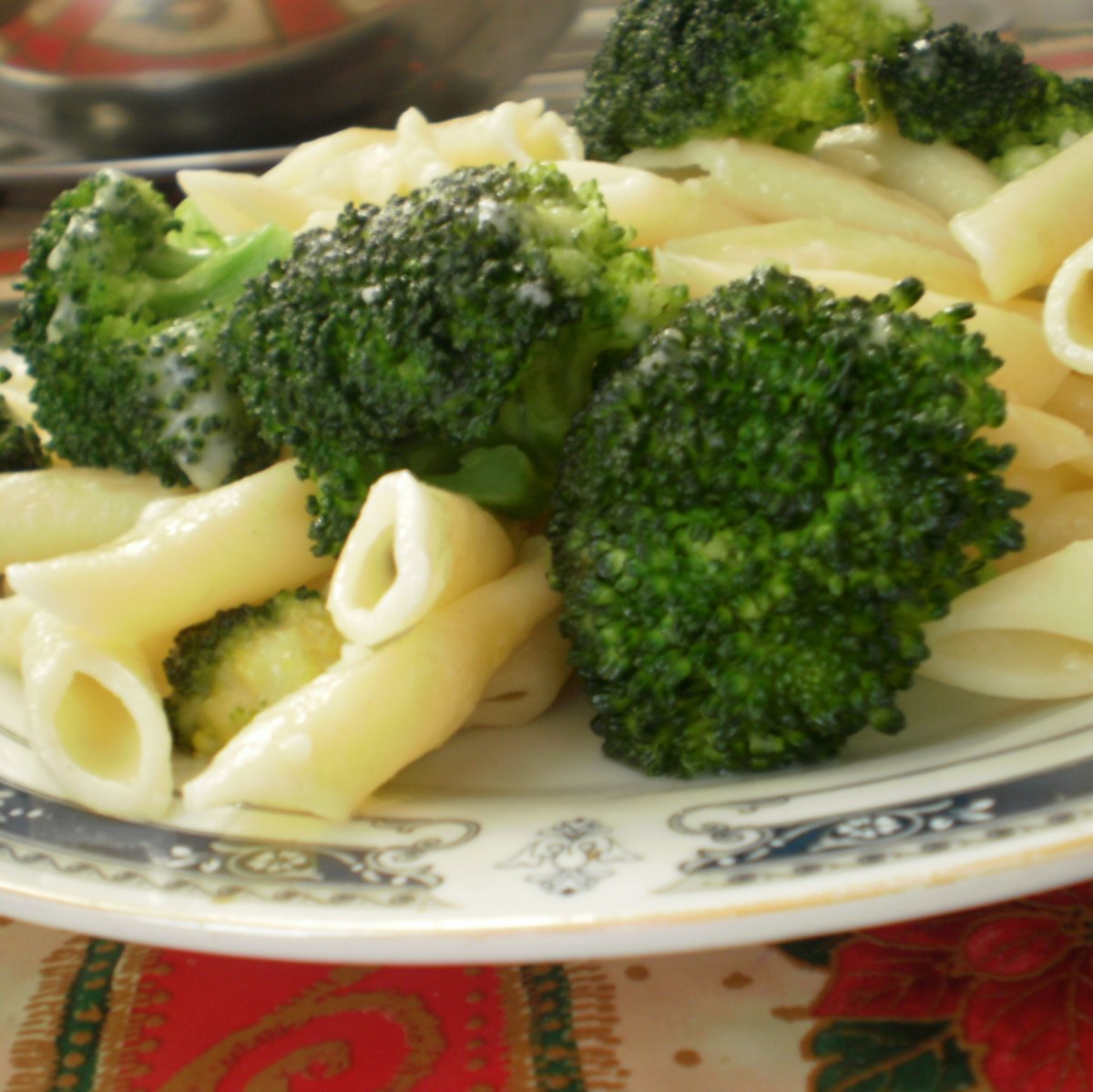 Penne ziti cu sos de unt si broccoli