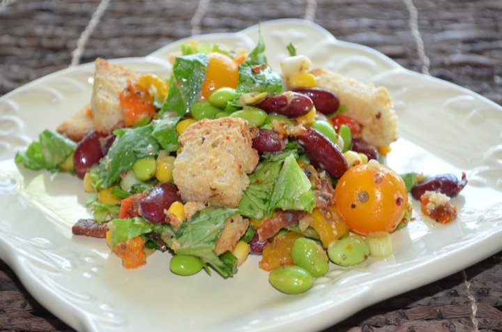 Salata panzanella mexicana