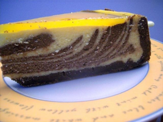 Cheesecake zebra cu jeleu de portocale