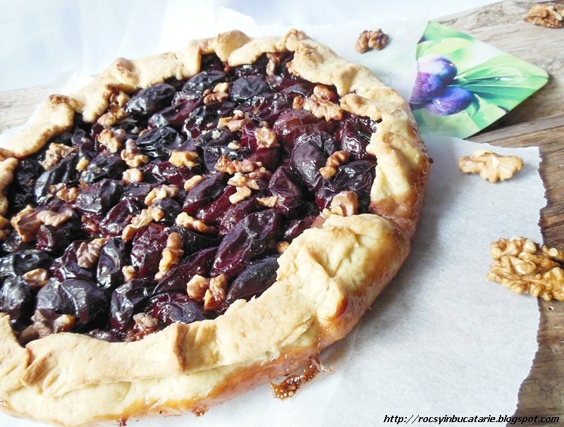 Tarta rustica cu prune si nuci