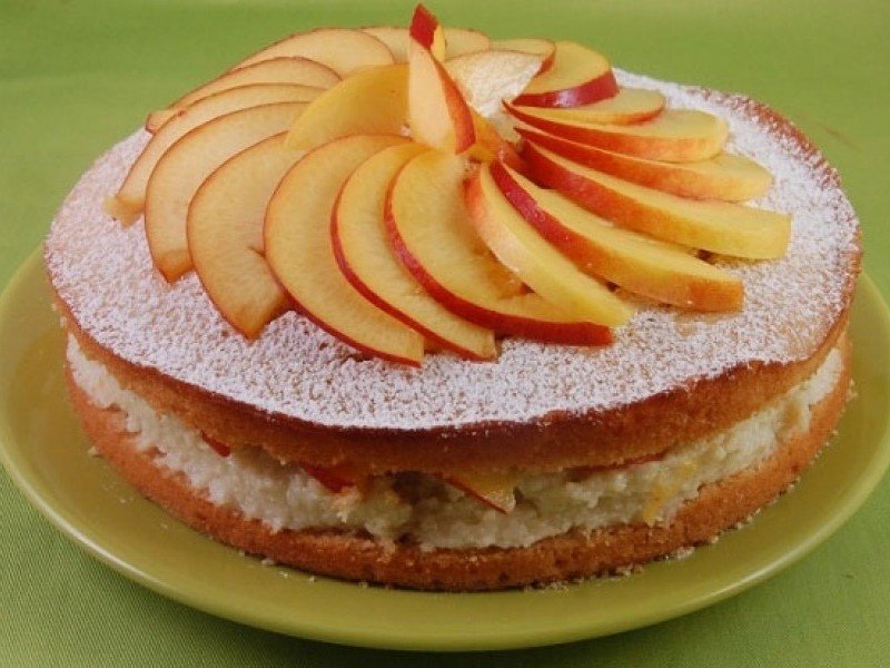 Tort cu nectarine de post