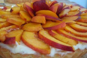 Tarta cu nectarine si crema de vanilie