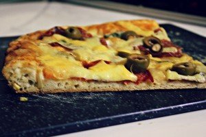 Pizza de casa cu blat subtire