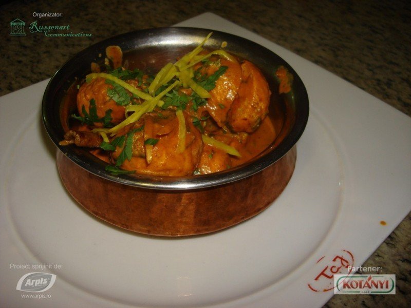 Chiftelute de pui in sos picant (Murgh kofla curry)