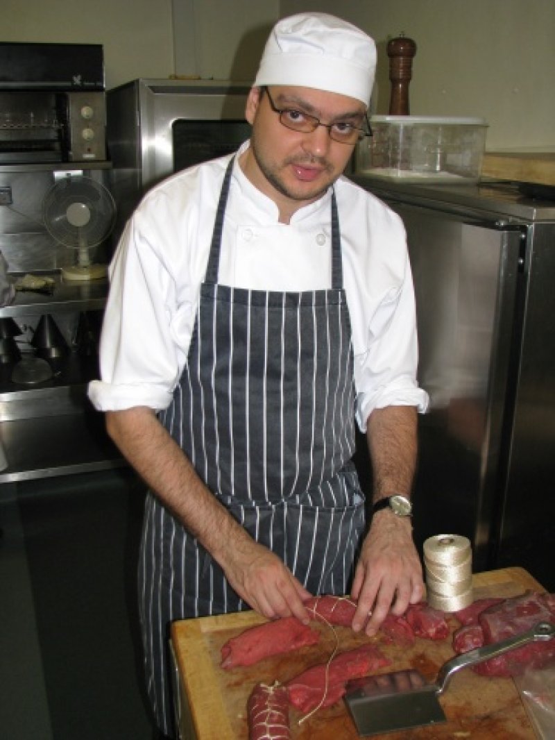 Cristi Roman s-a hotarat ca ii plac toate alimentele!