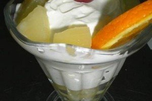 Crema engleza cu ananas