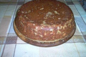 Tort cu nuca si dulceata de cirese amare