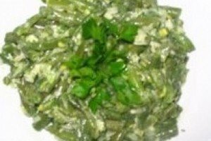 Salata de legume reci cu sos picant