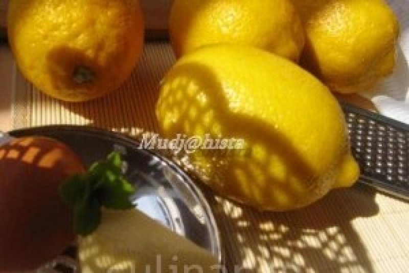 Peltea de lamai (Lemon curd)