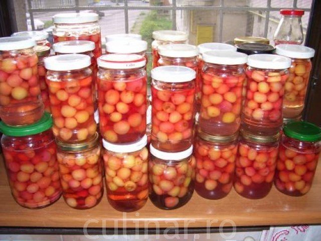 Compot de cirese albe