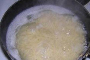 Somon afumat cu paste orzo