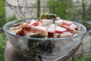 Salata de broccoli cu perle de branza si kaizer