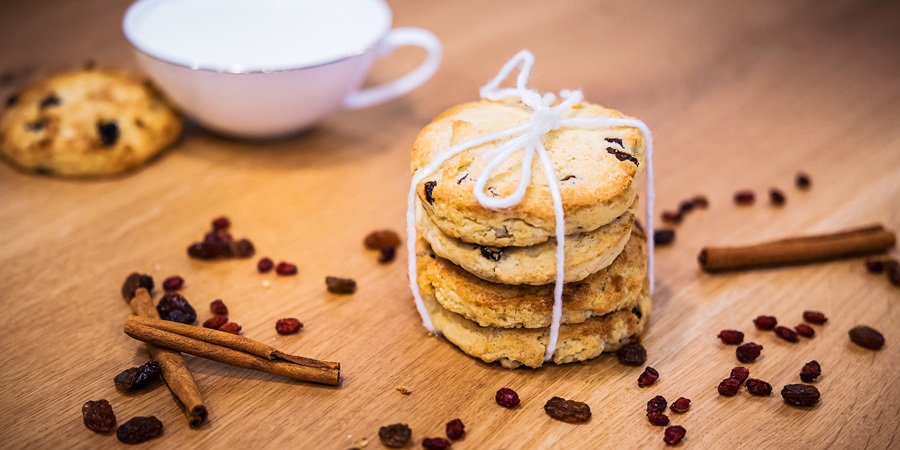 Biscuiti cu merisoare si stafide