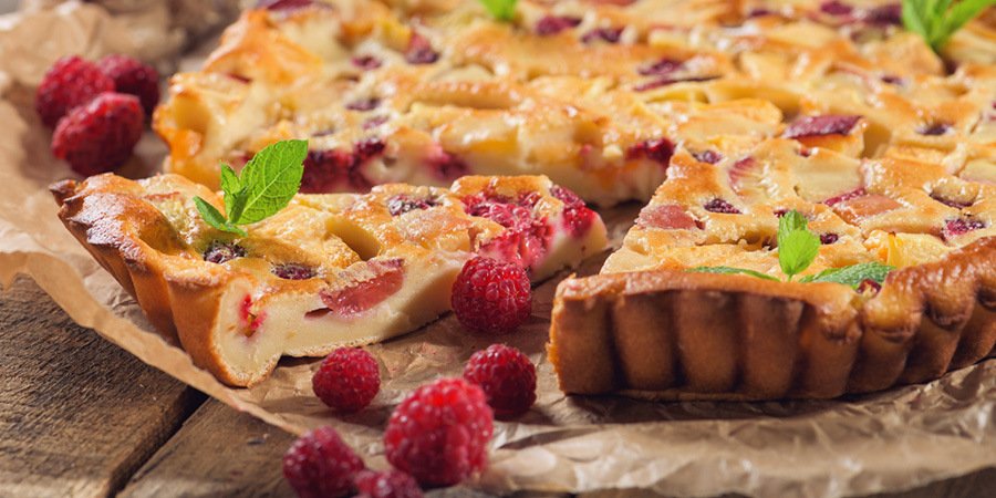 Clafoutis cu fructe de vara