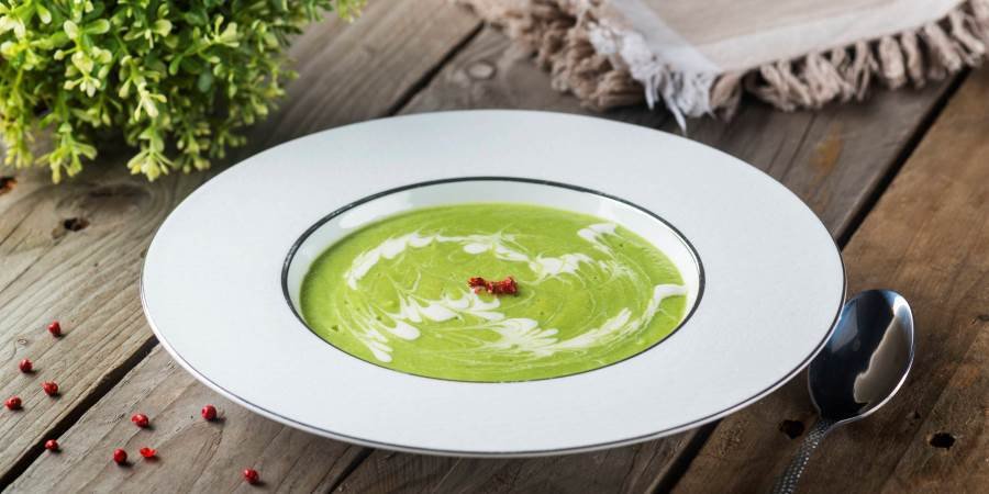 Supa crema de broccoli, lamaie, cartof copt si smantana