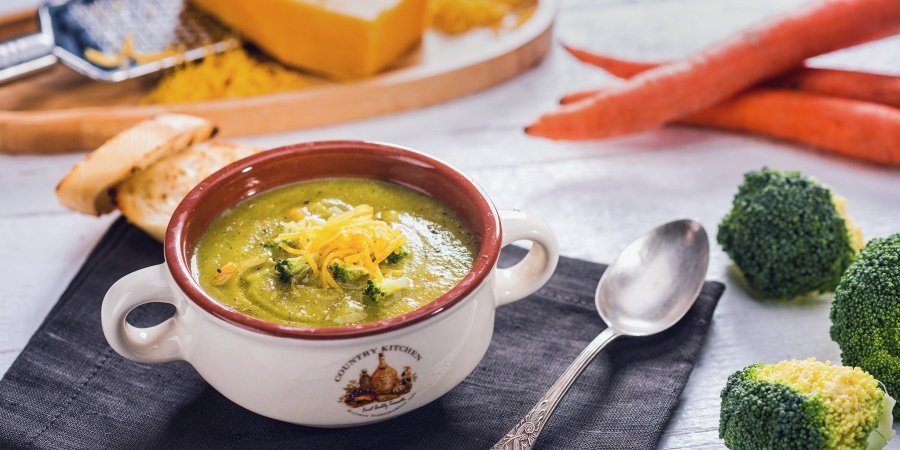 Supa crema de broccoli, morcovi si cheddar