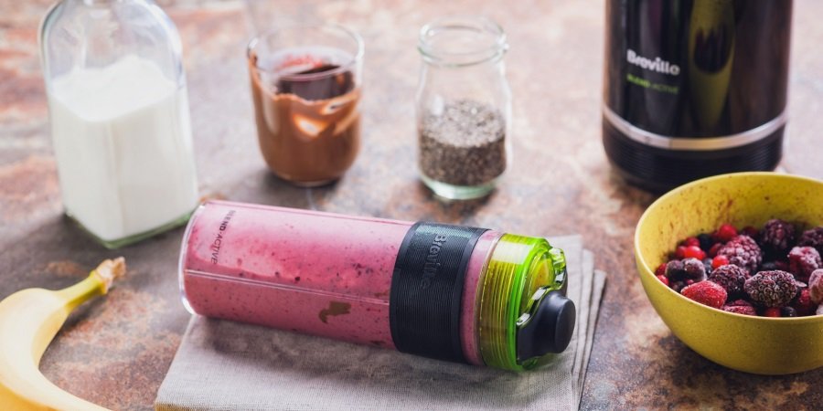 Smoothie fitness inainte de sala, cu fructe de padure, chia si nutella