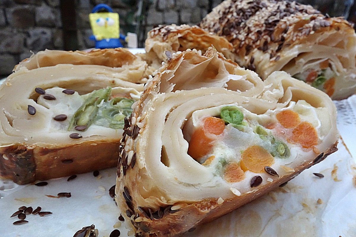 Strudel cu legume si branza Camembert