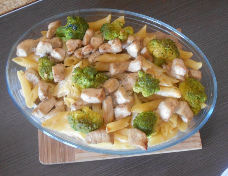 Paste cu pui si broccoli la cuptor