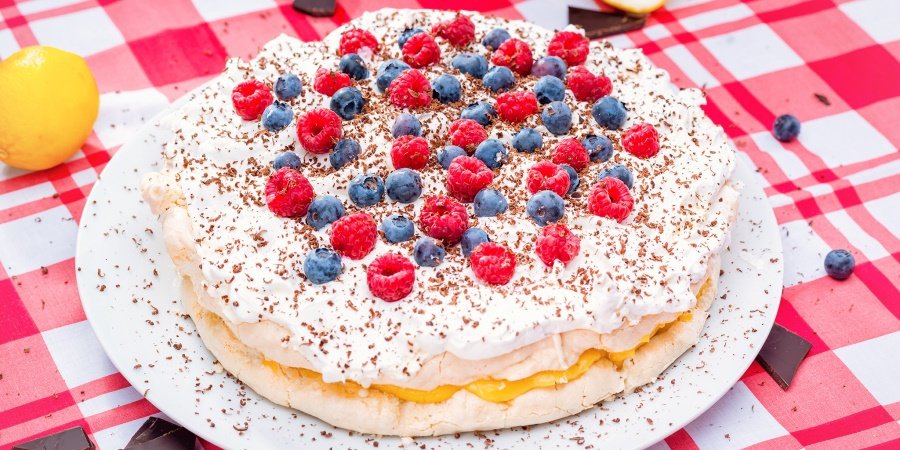 Pavlova cu Baileys si crema de lamaie